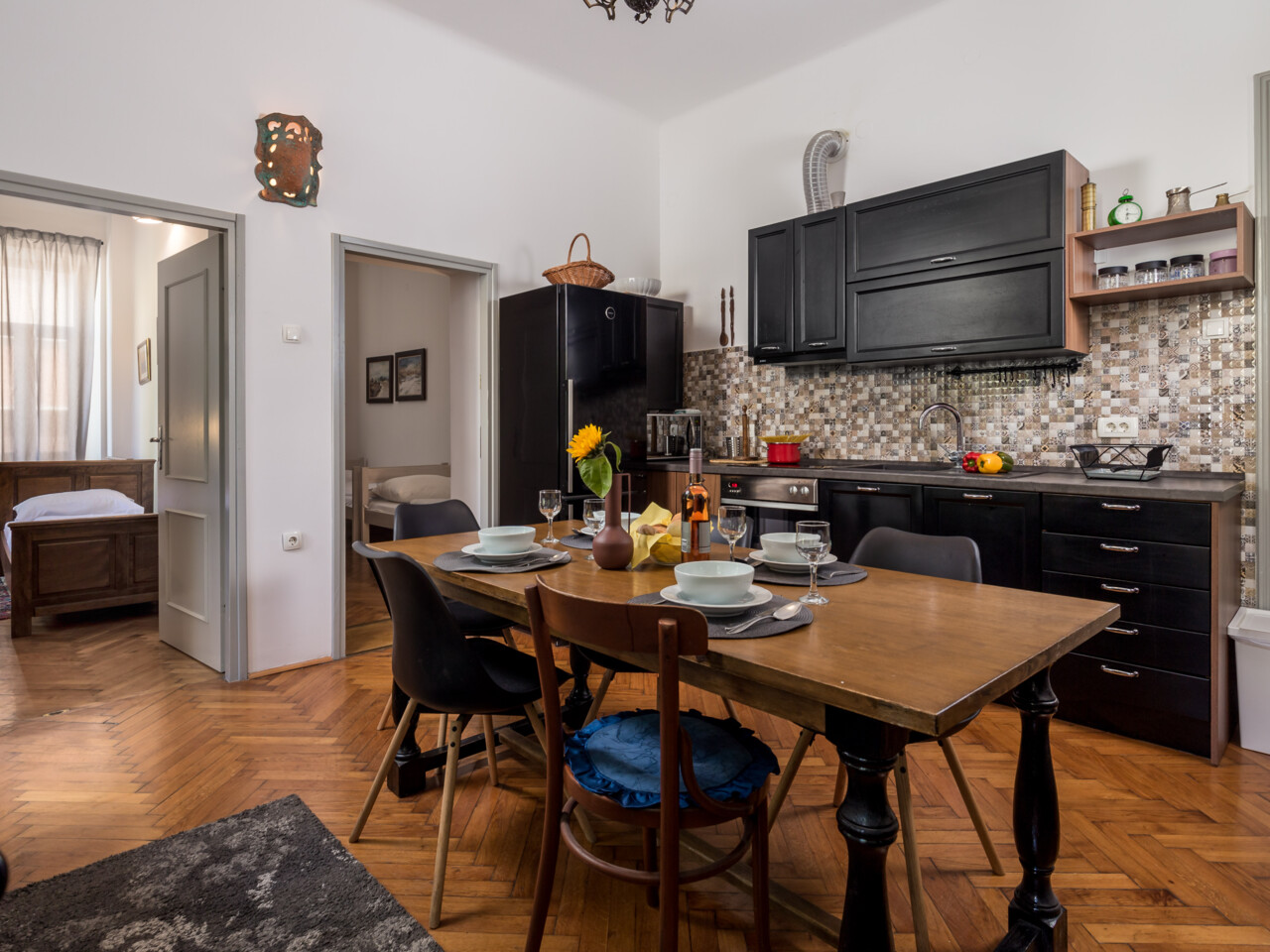 Black kitchen